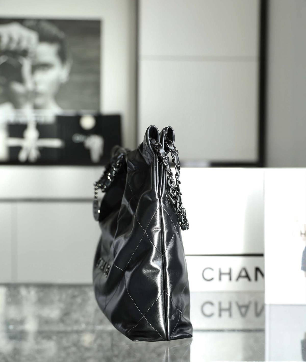 Ellebag’s 1:1 Replica of the Chanel So Black 22 Bag: A Masterpiece of Modern Luxury(2025 July Updated)-Loja online de bolsa Louis Vuitton falsa de melhor qualidade, bolsa de designer de réplica ru