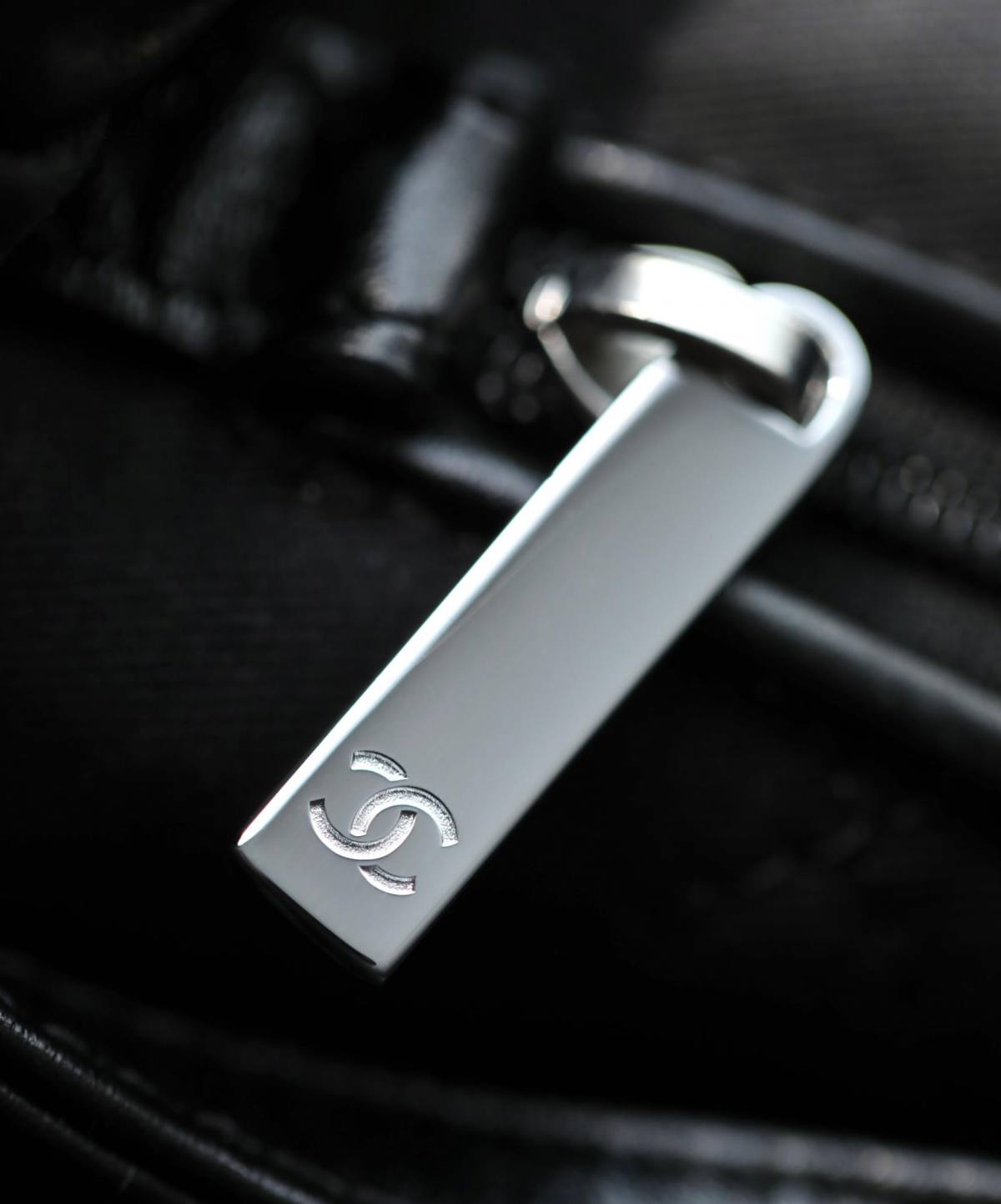 Ellebag’s 1:1 Replica of the Chanel So Black 22 Bag: A Masterpiece of Modern Luxury(2025 July Updated)-Loja online de bolsa Louis Vuitton falsa de melhor qualidade, bolsa de designer de réplica ru