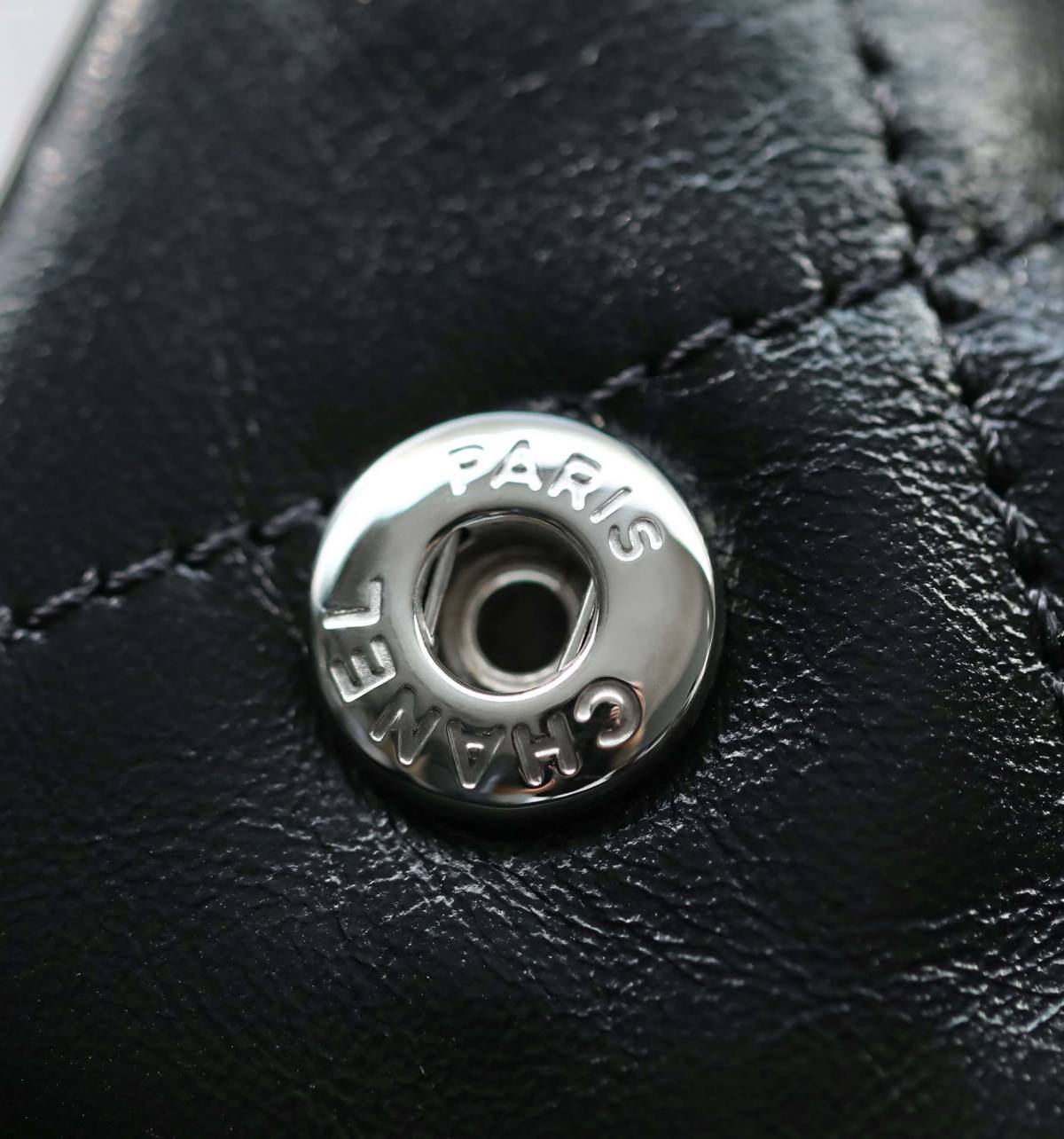Ellebag’s 1:1 Replica of the Chanel So Black 22 Bag: A Masterpiece of Modern Luxury(2025 July Updated)-Loja online de bolsa Louis Vuitton falsa de melhor qualidade, bolsa de designer de réplica ru