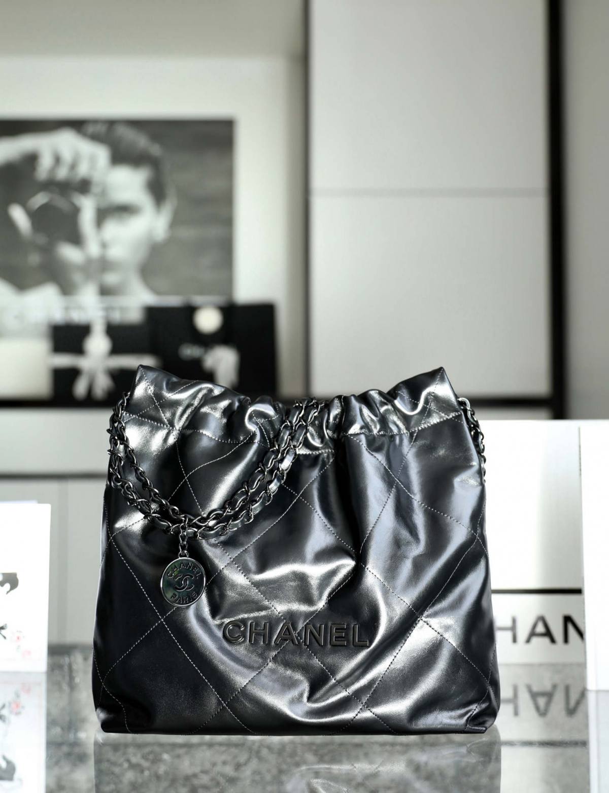 Ellebag’s 1:1 Replica of the Chanel So Black 22 Bag: A Masterpiece of Modern Luxury(2025 July Updated)-Loja online de bolsa Louis Vuitton falsa de melhor qualidade, bolsa de designer de réplica ru