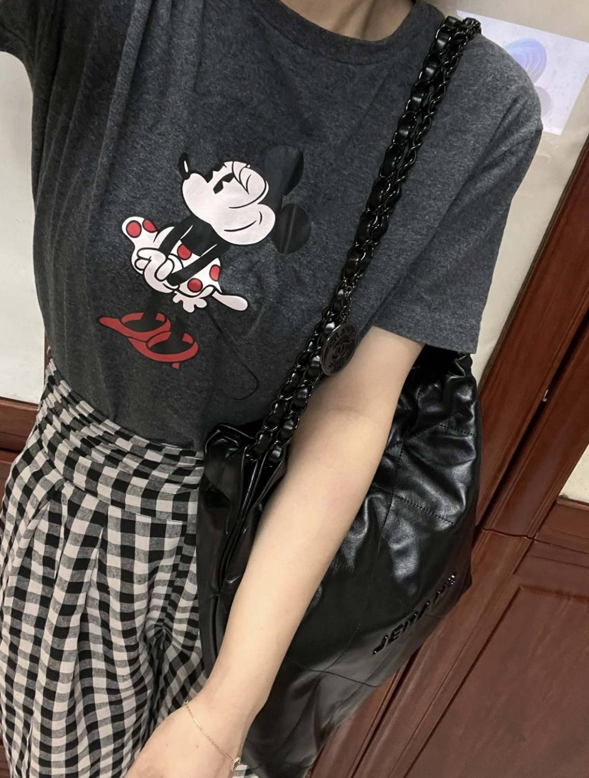 Ellebag’s 1:1 Replica of the Chanel So Black 22 Bag: A Masterpiece of Modern Luxury(2025 July Updated)-Loja online de bolsa Louis Vuitton falsa de melhor qualidade, bolsa de designer de réplica ru