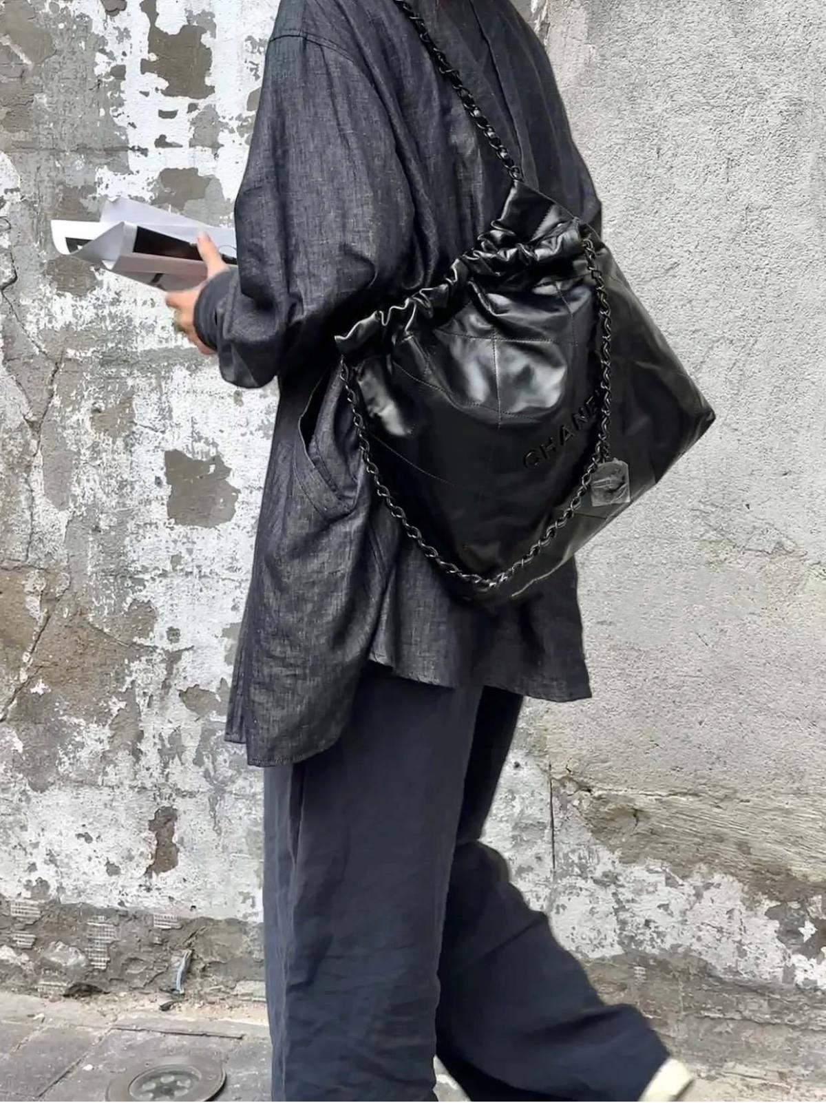 Ellebag’s 1:1 Replica of the Chanel So Black 22 Bag: A Masterpiece of Modern Luxury(2025 July Updated)-Loja online de bolsa Louis Vuitton falsa de melhor qualidade, bolsa de designer de réplica ru