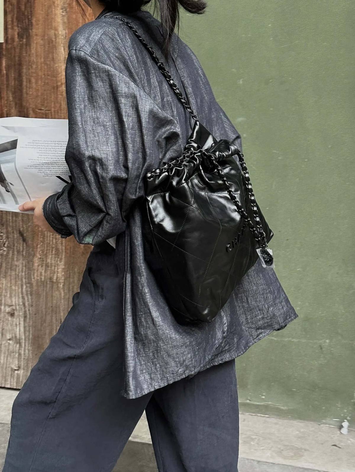 Ellebag’s 1:1 Replica of the Chanel So Black 22 Bag: A Masterpiece of Modern Luxury(2025 July Updated)-Loja online de bolsa Louis Vuitton falsa de melhor qualidade, bolsa de designer de réplica ru