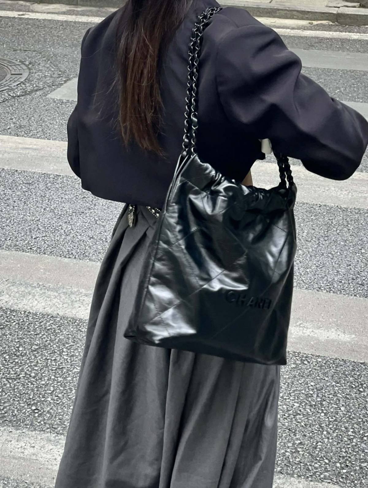 Ellebag’s 1:1 Replica of the Chanel So Black 22 Bag: A Masterpiece of Modern Luxury(2025 July Updated)-Loja online de bolsa Louis Vuitton falsa de melhor qualidade, bolsa de designer de réplica ru