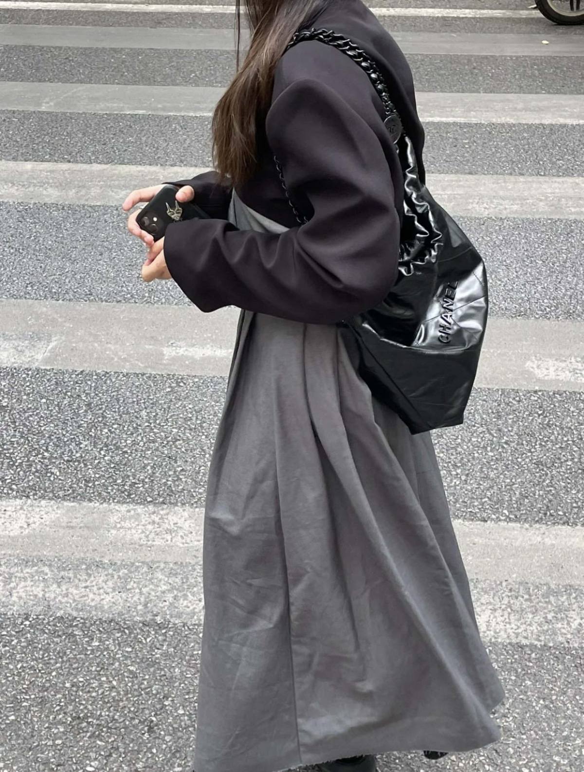 Ellebag’s 1:1 Replica of the Chanel So Black 22 Bag: A Masterpiece of Modern Luxury(2025 July Updated)-Loja online de bolsa Louis Vuitton falsa de melhor qualidade, bolsa de designer de réplica ru