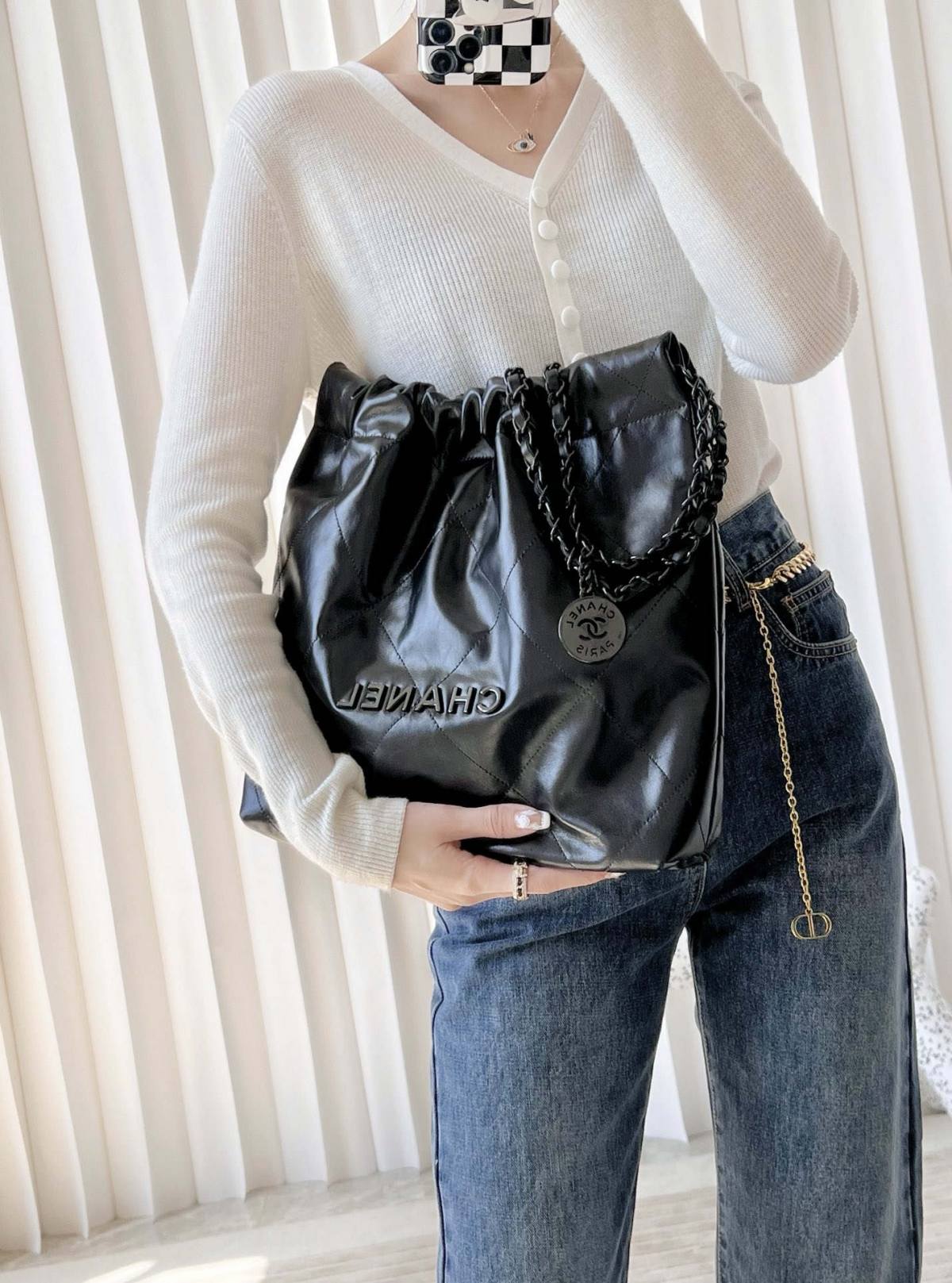 Ellebag’s 1:1 Replica of the Chanel So Black 22 Bag: A Masterpiece of Modern Luxury(2025 July Updated)-Loja online de bolsa Louis Vuitton falsa de melhor qualidade, bolsa de designer de réplica ru