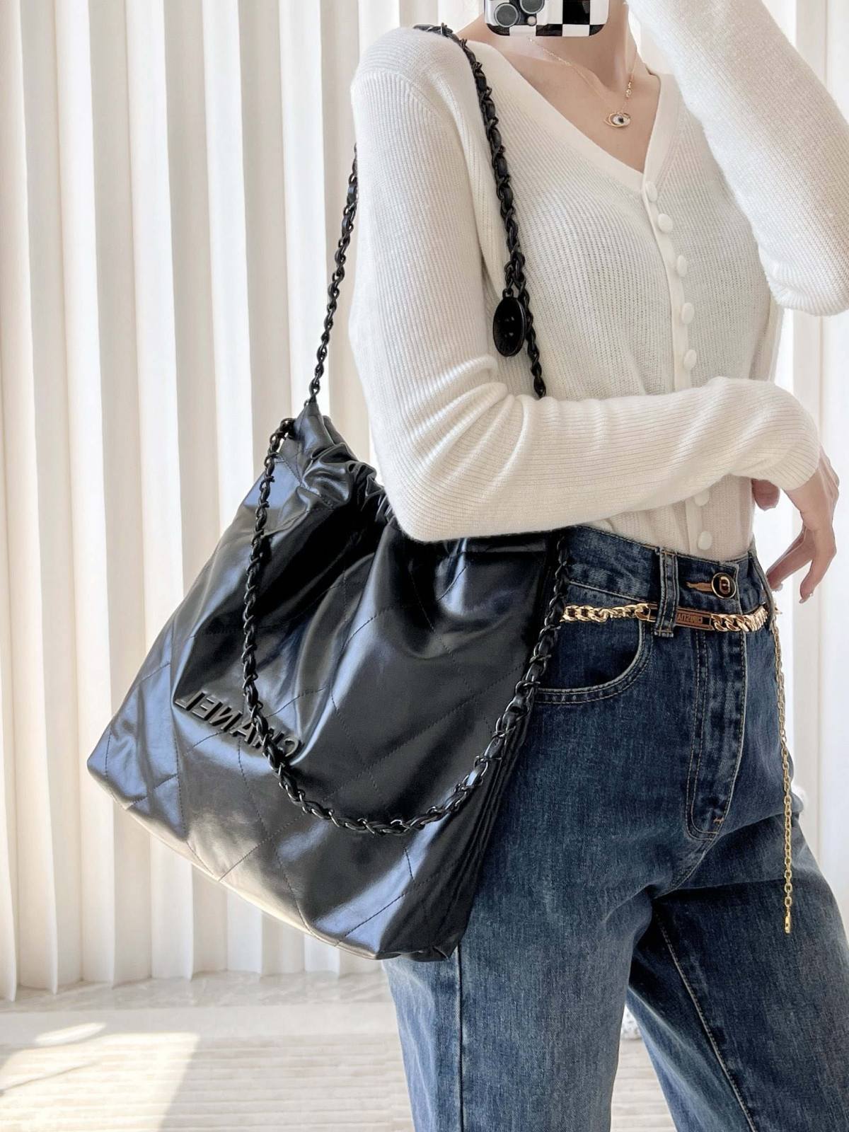 Ellebag’s 1:1 Replica of the Chanel So Black 22 Bag: A Masterpiece of Modern Luxury(2025 July Updated)-Loja online de bolsa Louis Vuitton falsa de melhor qualidade, bolsa de designer de réplica ru