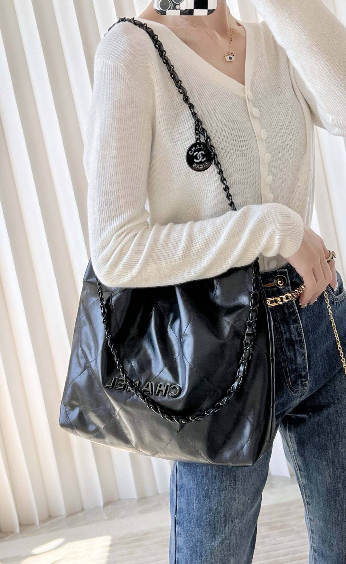 Ellebag’s 1:1 Replica of the Chanel So Black 22 Bag: A Masterpiece of Modern Luxury(2025 July Updated)-Loja online de bolsa Louis Vuitton falsa de melhor qualidade, bolsa de designer de réplica ru