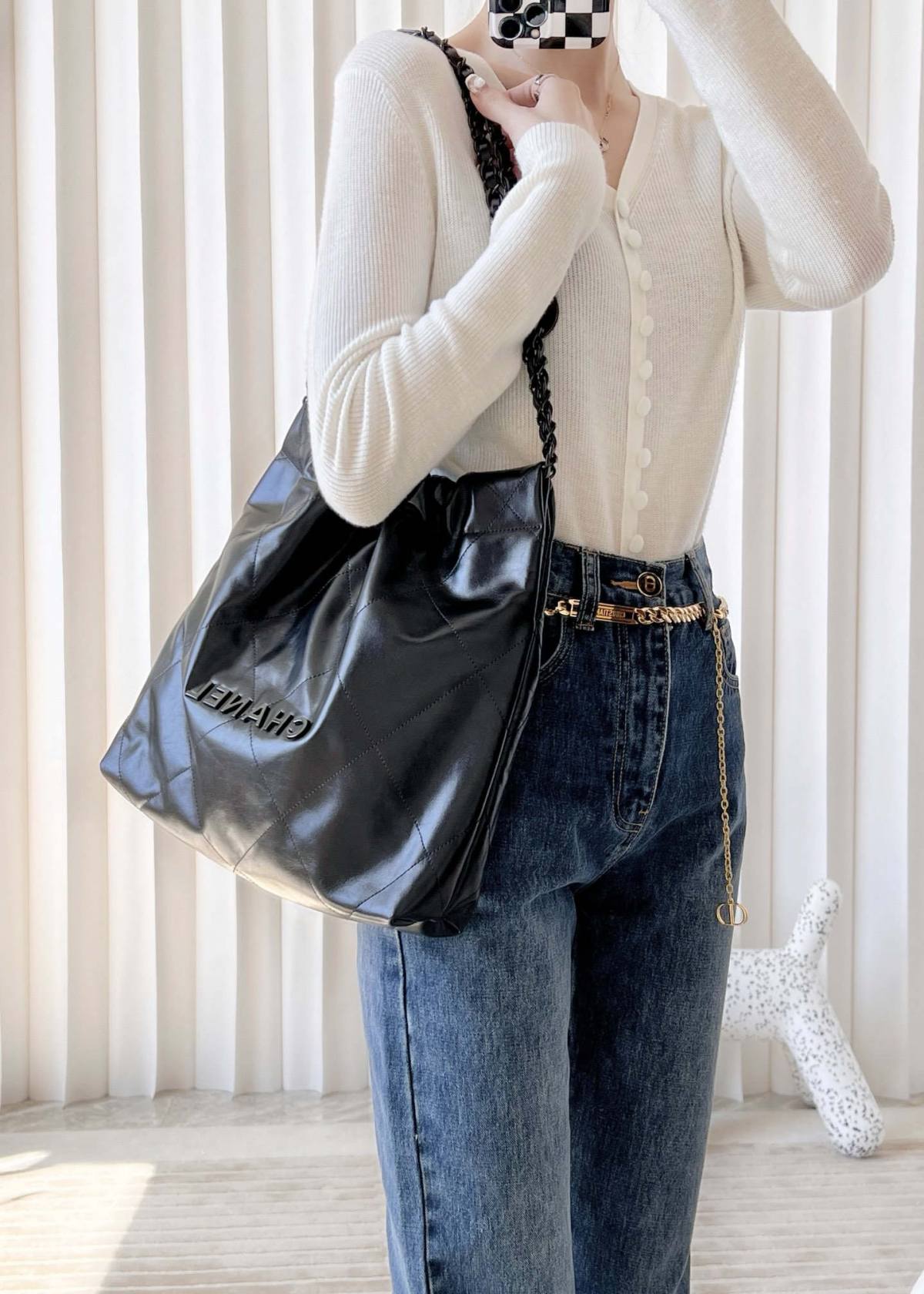 Ellebag’s 1:1 Replica of the Chanel So Black 22 Bag: A Masterpiece of Modern Luxury(2025 July Updated)-Loja online de bolsa Louis Vuitton falsa de melhor qualidade, bolsa de designer de réplica ru