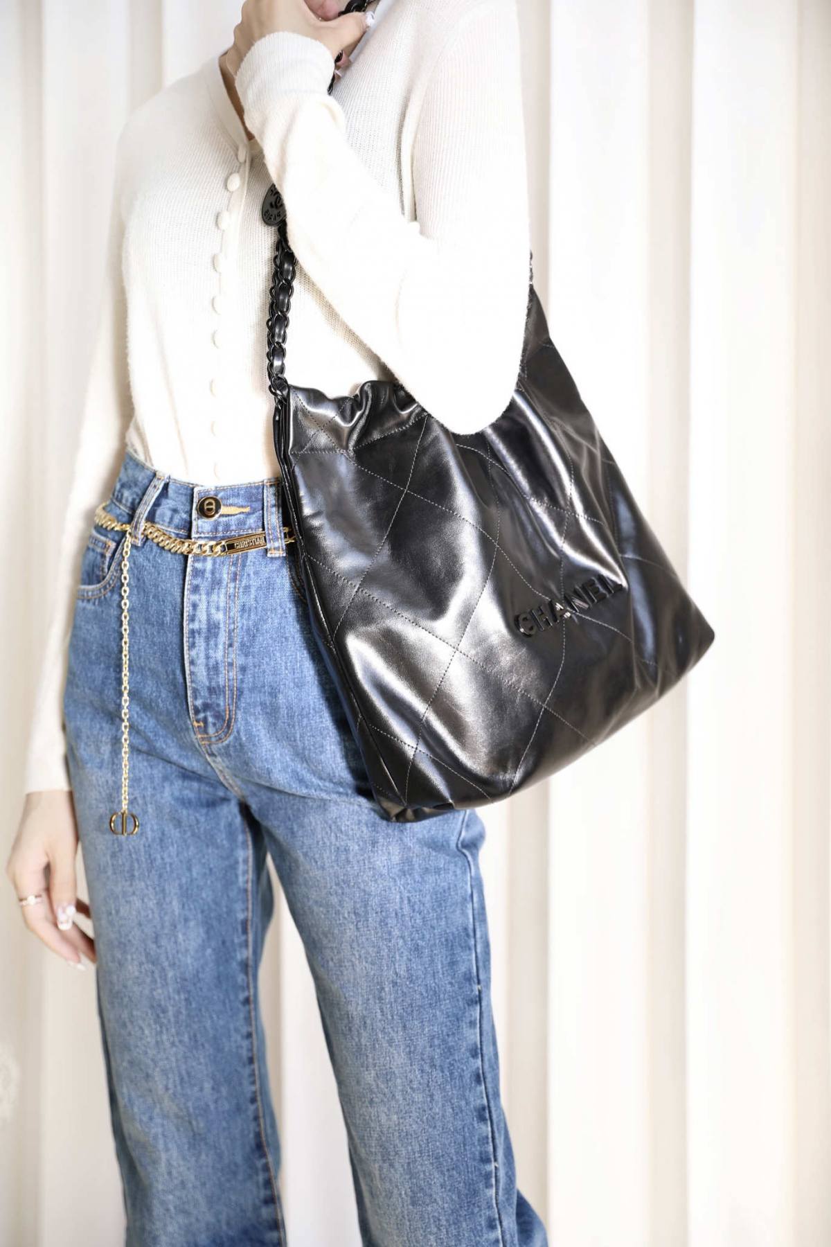 Ellebag’s 1:1 Replica of the Chanel So Black 22 Bag: A Masterpiece of Modern Luxury(2025 July Updated)-Loja online de bolsa Louis Vuitton falsa de melhor qualidade, bolsa de designer de réplica ru