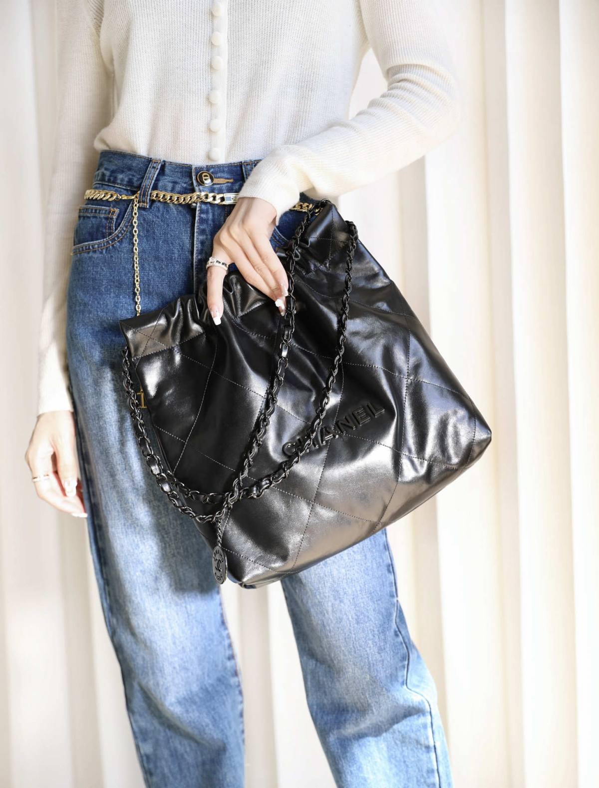 Ellebag’s 1:1 Replica of the Chanel So Black 22 Bag: A Masterpiece of Modern Luxury(2025 July Updated)-Loja online de bolsa Louis Vuitton falsa de melhor qualidade, bolsa de designer de réplica ru